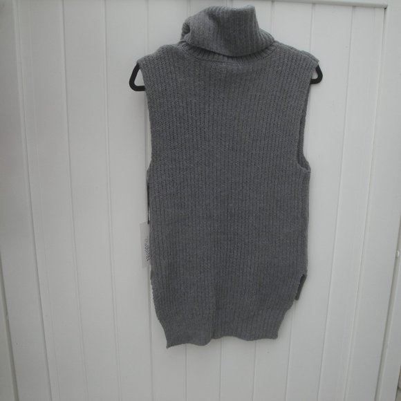 HOST PICK----Urban Outfitters Lucca Turtleneck Sweater Vest Gray - Picture 3 of 4